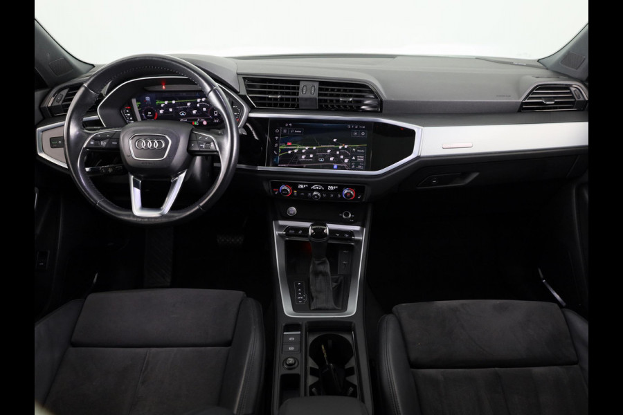 Audi Q3 Sportback 35 TFSI Pro Line S 150pk | Panoramadak | Adaptieve cruise controle | Verwarmbare voorstoelen | Parkeercamera