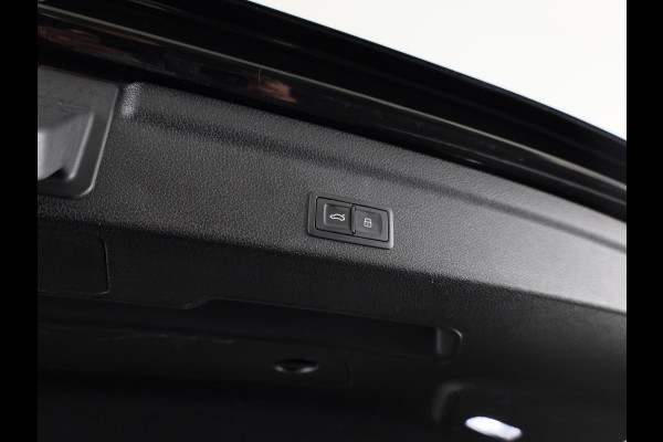 Audi Q3 Sportback 35 TFSI Pro Line S 150pk | Panoramadak | Adaptieve cruise controle | Verwarmbare voorstoelen | Parkeercamera