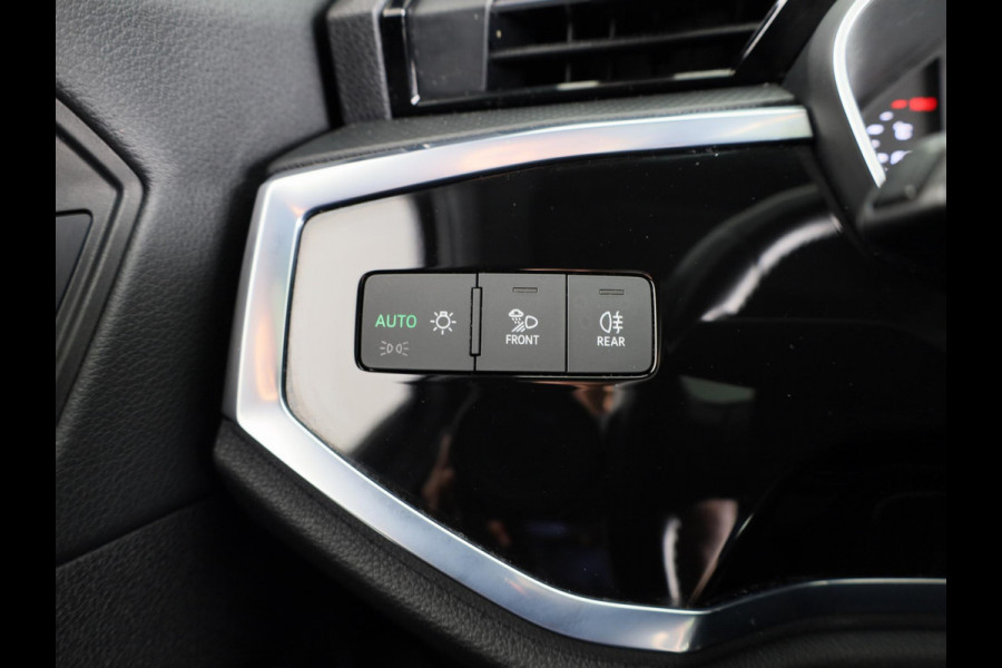 Audi Q3 Sportback 35 TFSI Pro Line S 150pk | Panoramadak | Adaptieve cruise controle | Verwarmbare voorstoelen | Parkeercamera