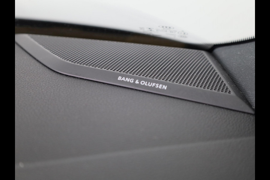 Audi Q3 Sportback 35 TFSI Pro Line S 150pk | Panoramadak | Adaptieve cruise controle | Verwarmbare voorstoelen | Parkeercamera