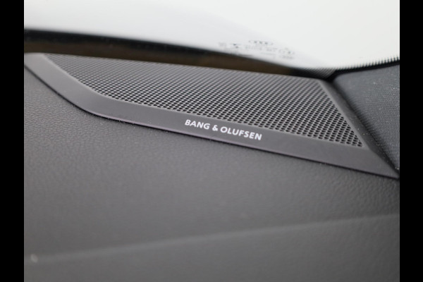 Audi Q3 Sportback 35 TFSI Pro Line S 150pk | Panoramadak | Adaptieve cruise controle | Verwarmbare voorstoelen | Parkeercamera