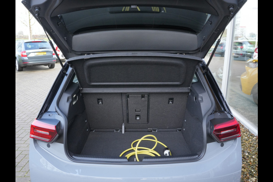 Volkswagen ID.3 First Plus 58 kWh | SoH 92% | LED | Steunhaak | Adaptive Cruise | Navigatie