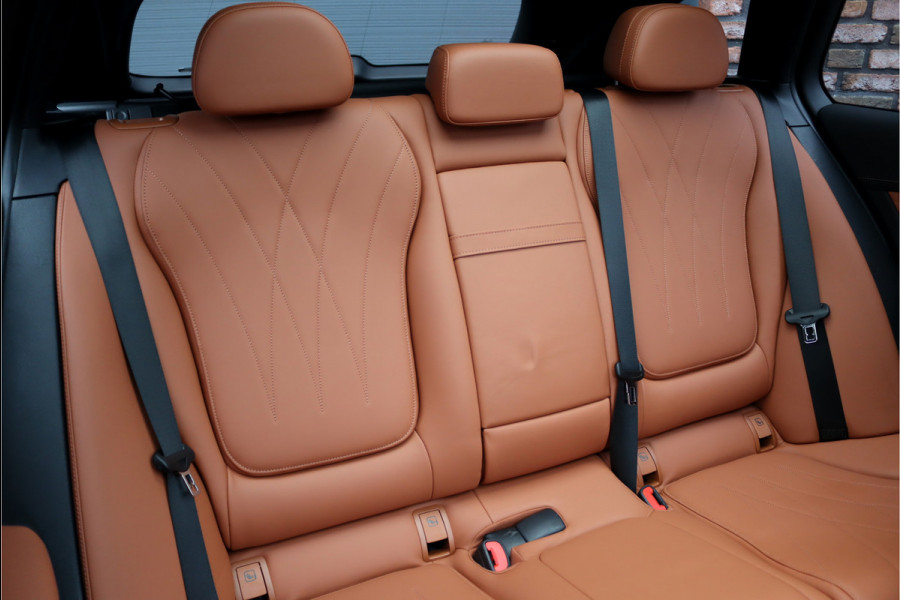 Mercedes-Benz C-Klasse Estate 300 e AMG Line Aut9 | Panoramadak | Trekhaak | Distronic | HUD | Stuurwielverwarming | Memory | Leder | Advanced Sound System | Sfeerverlichting | Rijassistentiepakket+ |
