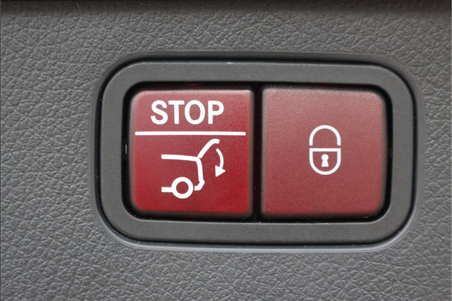 Mercedes-Benz C-Klasse Estate 300 e AMG Line Aut9 | Panoramadak | Trekhaak | Distronic | HUD | Stuurwielverwarming | Memory | Leder | Advanced Sound System | Sfeerverlichting | Rijassistentiepakket+ |