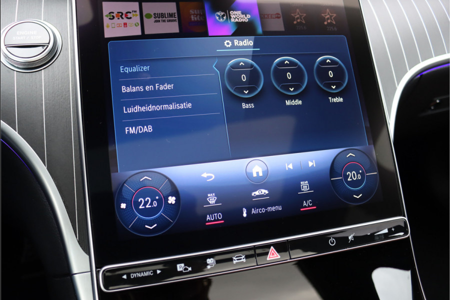 Mercedes-Benz C-Klasse Estate 300 e AMG Line Aut9 | Panoramadak | Trekhaak | Distronic | HUD | Stuurwielverwarming | Memory | Leder | Advanced Sound System | Sfeerverlichting | Rijassistentiepakket+ |