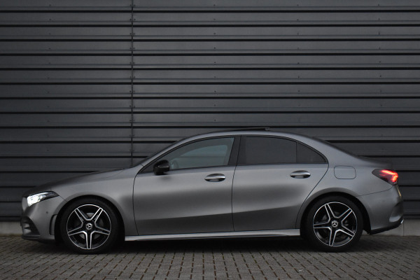 Mercedes-Benz A-Klasse 180 Business Solution AMG | Pano | Sfeerverlichting | Camera | Stoelen Elektr. + Memory | Stoelverwarming | Orig. NL |