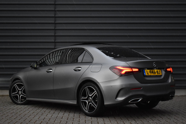 Mercedes-Benz A-Klasse 180 Business Solution AMG | Pano | Sfeerverlichting | Camera | Stoelen Elektr. + Memory | Stoelverwarming | Orig. NL |