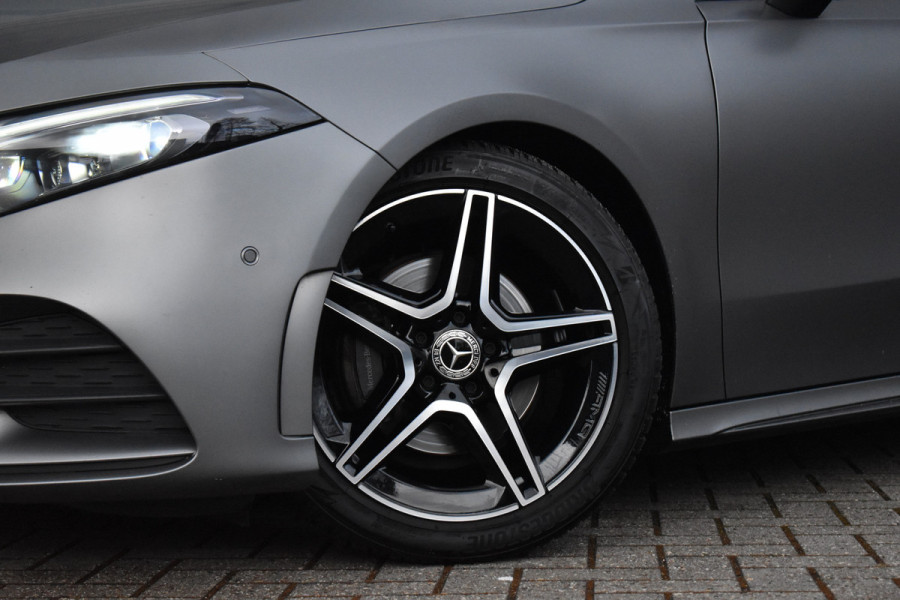 Mercedes-Benz A-Klasse 180 Business Solution AMG | Pano | Sfeerverlichting | Camera | Stoelen Elektr. + Memory | Stoelverwarming | Orig. NL |