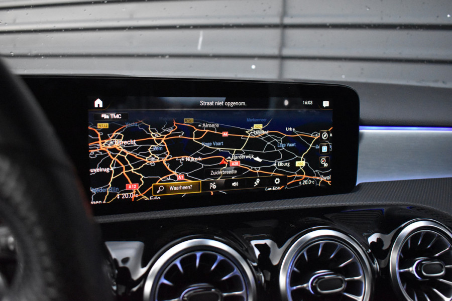 Mercedes-Benz A-Klasse 180 Business Solution AMG | Pano | Sfeerverlichting | Camera | Stoelen Elektr. + Memory | Stoelverwarming | Orig. NL |