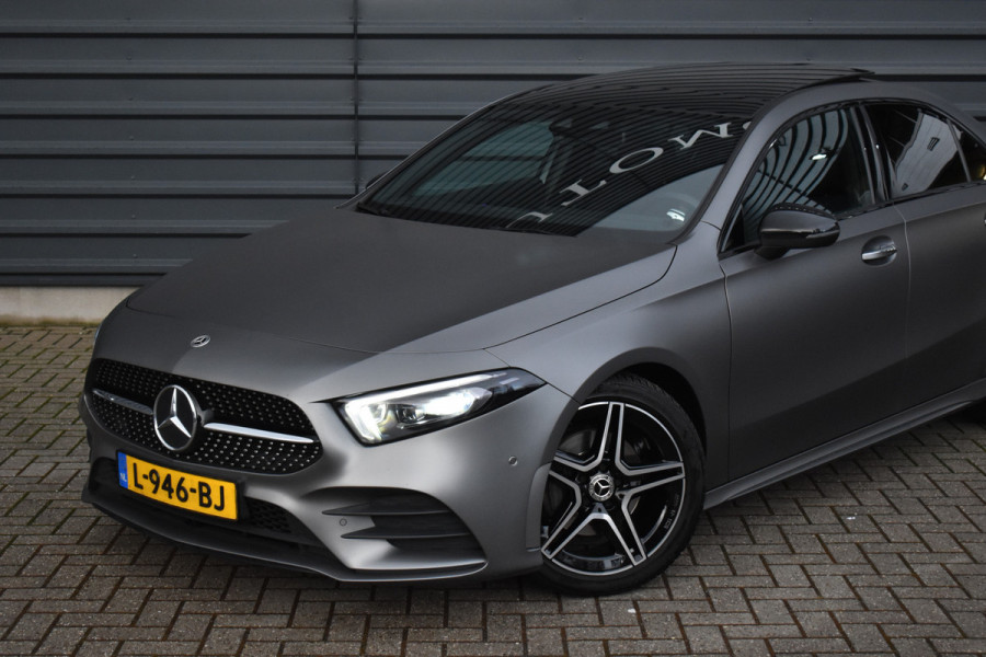 Mercedes-Benz A-Klasse 180 Business Solution AMG | Pano | Sfeerverlichting | Camera | Stoelen Elektr. + Memory | Stoelverwarming | Orig. NL |