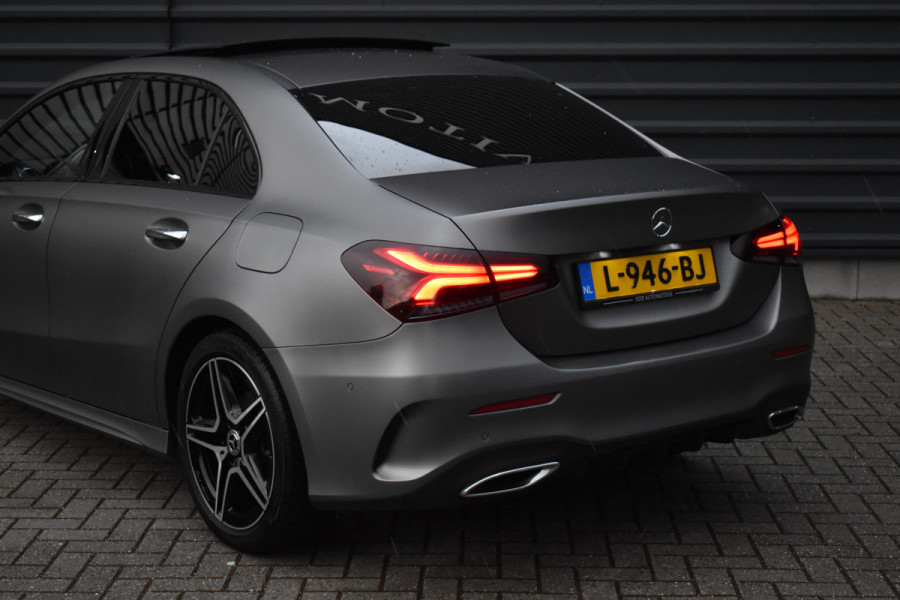 Mercedes-Benz A-Klasse 180 Business Solution AMG | Pano | Sfeerverlichting | Camera | Stoelen Elektr. + Memory | Stoelverwarming | Orig. NL |