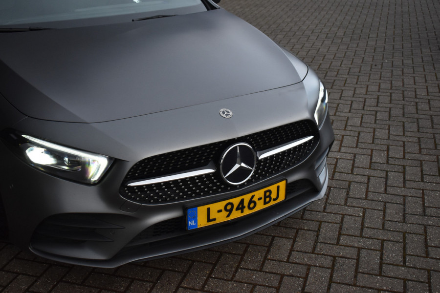 Mercedes-Benz A-Klasse 180 Business Solution AMG | Pano | Sfeerverlichting | Camera | Stoelen Elektr. + Memory | Stoelverwarming | Orig. NL |