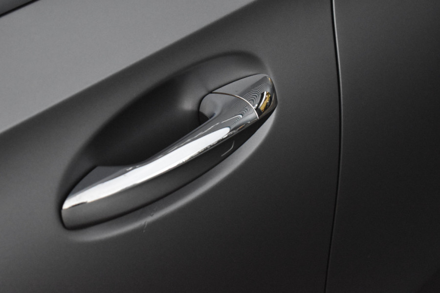 Mercedes-Benz A-Klasse 180 Business Solution AMG | Pano | Sfeerverlichting | Camera | Stoelen Elektr. + Memory | Stoelverwarming | Orig. NL |