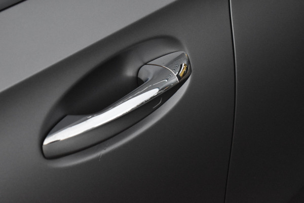 Mercedes-Benz A-Klasse 180 Business Solution AMG | Pano | Sfeerverlichting | Camera | Stoelen Elektr. + Memory | Stoelverwarming | Orig. NL |