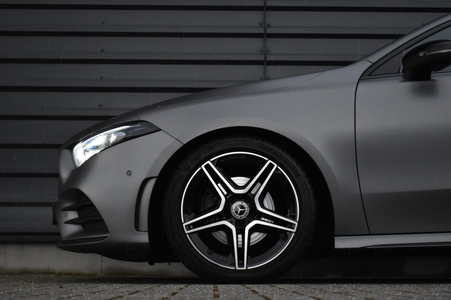 Mercedes-Benz A-Klasse 180 Business Solution AMG | Pano | Sfeerverlichting | Camera | Stoelen Elektr. + Memory | Stoelverwarming | Orig. NL |