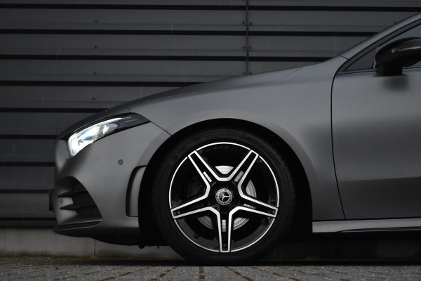 Mercedes-Benz A-Klasse 180 Business Solution AMG | Pano | Sfeerverlichting | Camera | Stoelen Elektr. + Memory | Stoelverwarming | Orig. NL |