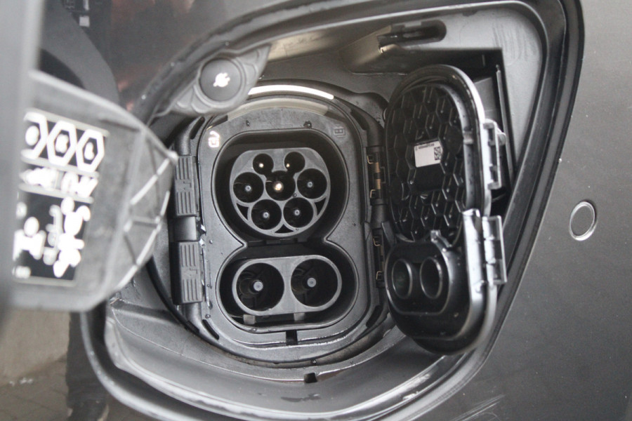 Mercedes-Benz eVito Extra Lang 66 kWh 116pk - Leder - Camera - LED - Carplay/Android - PDC - Stoelverwarming - Snelladen - Rijklaar