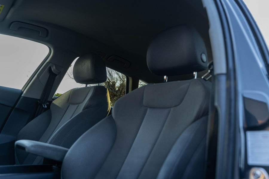 Audi A4 Avant 35 TFSI Business Edition 150PK Navi Sportstoelen Trekhaak