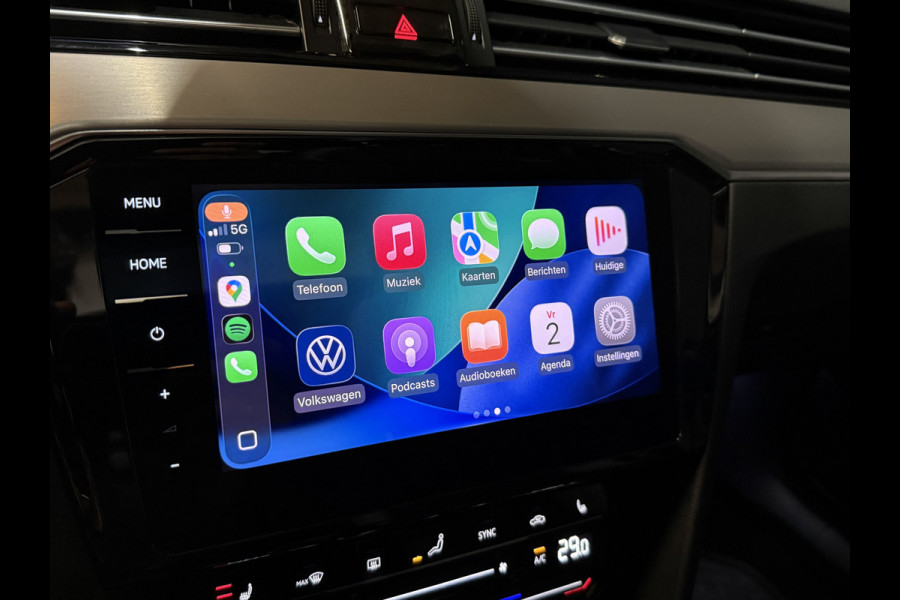 Volkswagen Passat Variant 1.5 TSI 2x R-Line Business + | Panoramadak | Leder | Camera | Afn. trekhaak | Adaptive cruise | Stoelverwarming | Virtual