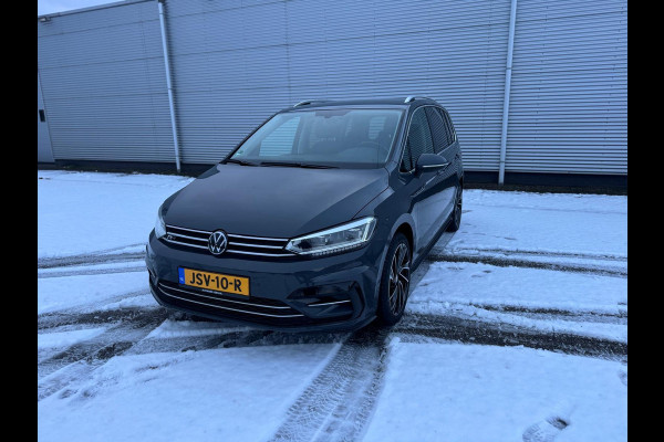 Volkswagen Touran 1.5 TSI R-Line Exclusive 7p,afn.Trekhaak,Navigatie,parkeersensoren/Camera,stoelverwarming,