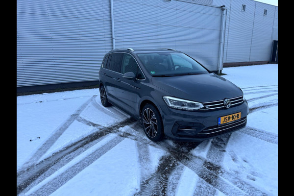 Volkswagen Touran 1.5 TSI R-Line Exclusive 7p,afn.Trekhaak,Navigatie,parkeersensoren/Camera,stoelverwarming,