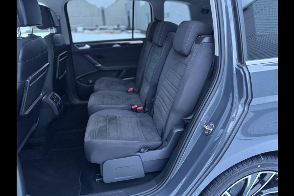 Volkswagen Touran 1.5 TSI R-Line Exclusive 7p,afn.Trekhaak,Navigatie,parkeersensoren/Camera,stoelverwarming,