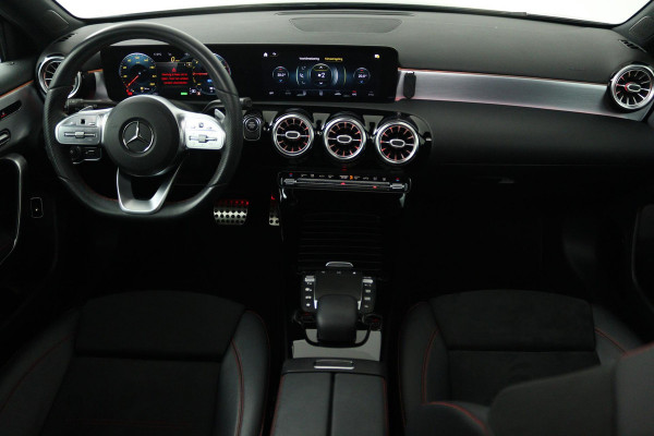 Mercedes-Benz A-Klasse 250 e Business Solution AMG Limited (SFEERVERLICHTING, PANORAMADAK, CAMERA, STOELVERWARMING, 1e EIGENAAR)