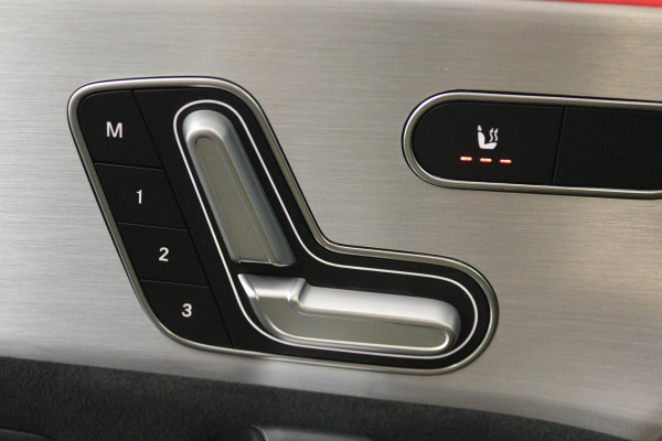 Mercedes-Benz A-Klasse 250 e Business Solution AMG Limited (SFEERVERLICHTING, PANORAMADAK, CAMERA, STOELVERWARMING, 1e EIGENAAR)