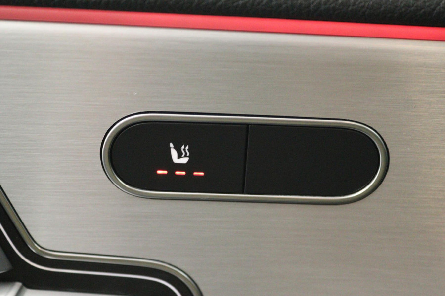 Mercedes-Benz A-Klasse 250 e Business Solution AMG Limited (SFEERVERLICHTING, PANORAMADAK, CAMERA, STOELVERWARMING, 1e EIGENAAR)