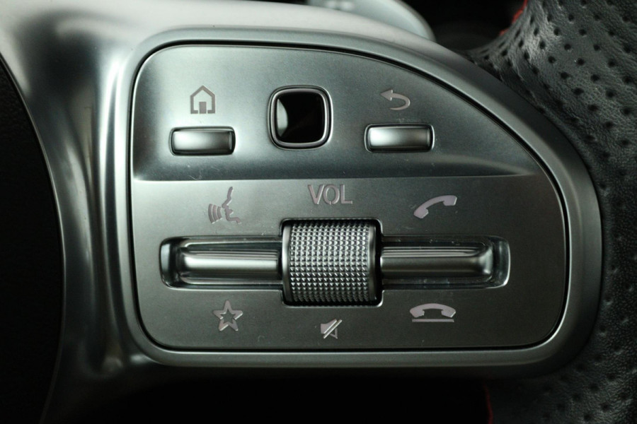 Mercedes-Benz A-Klasse 250 e Business Solution AMG Limited (SFEERVERLICHTING, PANORAMADAK, CAMERA, STOELVERWARMING, 1e EIGENAAR)