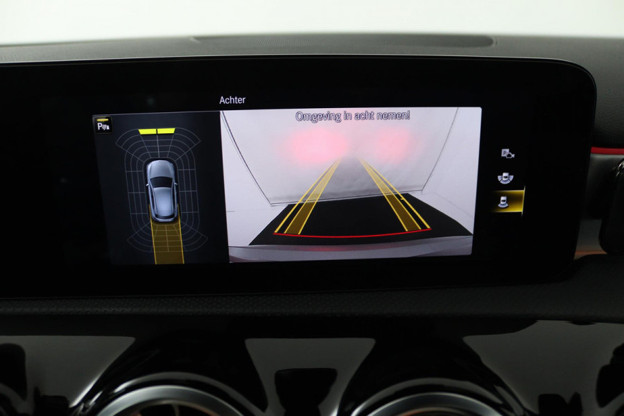 Mercedes-Benz A-Klasse 250 e Business Solution AMG Limited (SFEERVERLICHTING, PANORAMADAK, CAMERA, STOELVERWARMING, 1e EIGENAAR)