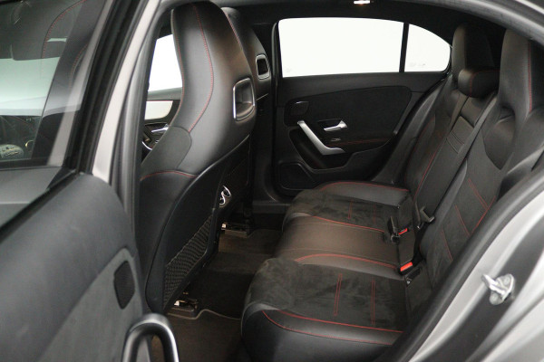 Mercedes-Benz A-Klasse 250 e Business Solution AMG Limited (SFEERVERLICHTING, PANORAMADAK, CAMERA, STOELVERWARMING, 1e EIGENAAR)