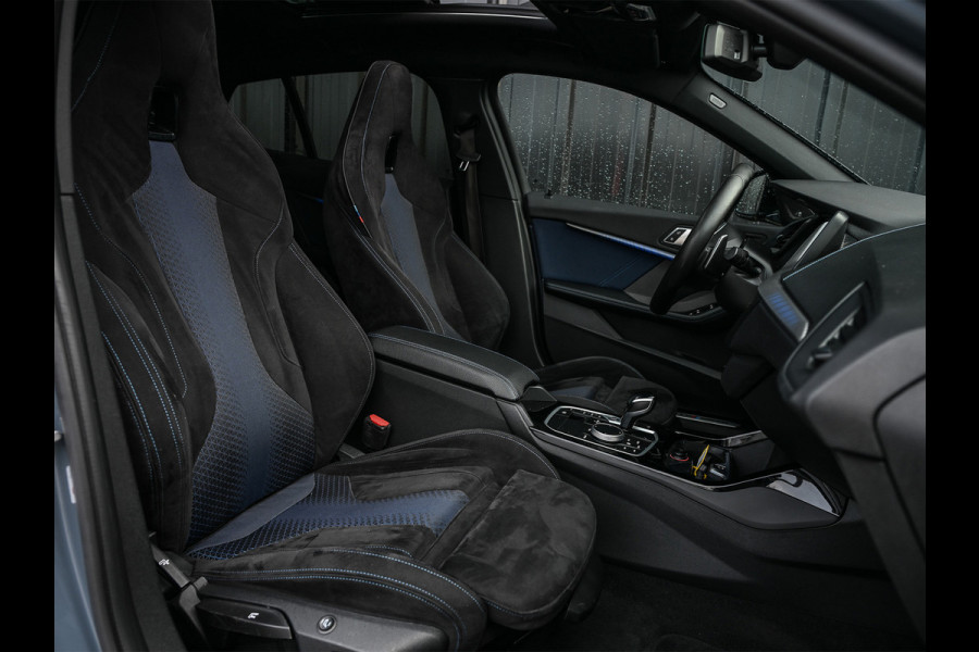 BMW 1-serie M135i xDrive High Executive · M- sport · Panoramadak · Camera · Active cruise · Harman/Kardon · Adaptive Suspension · M Sportbra