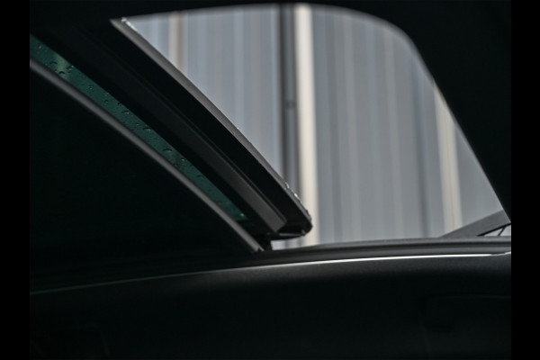 BMW 1-serie M135i xDrive High Executive · M- sport · Panoramadak · Camera · Active cruise · Harman/Kardon · Adaptive Suspension · M Sportbra