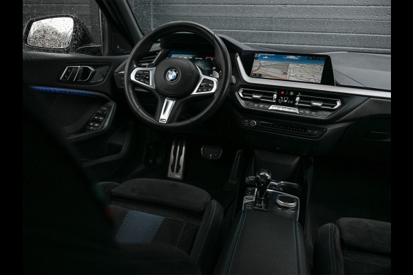BMW 1-serie M135i xDrive High Executive · M- sport · Panoramadak · Camera · Active cruise · Harman/Kardon · Adaptive Suspension · M Sportbra