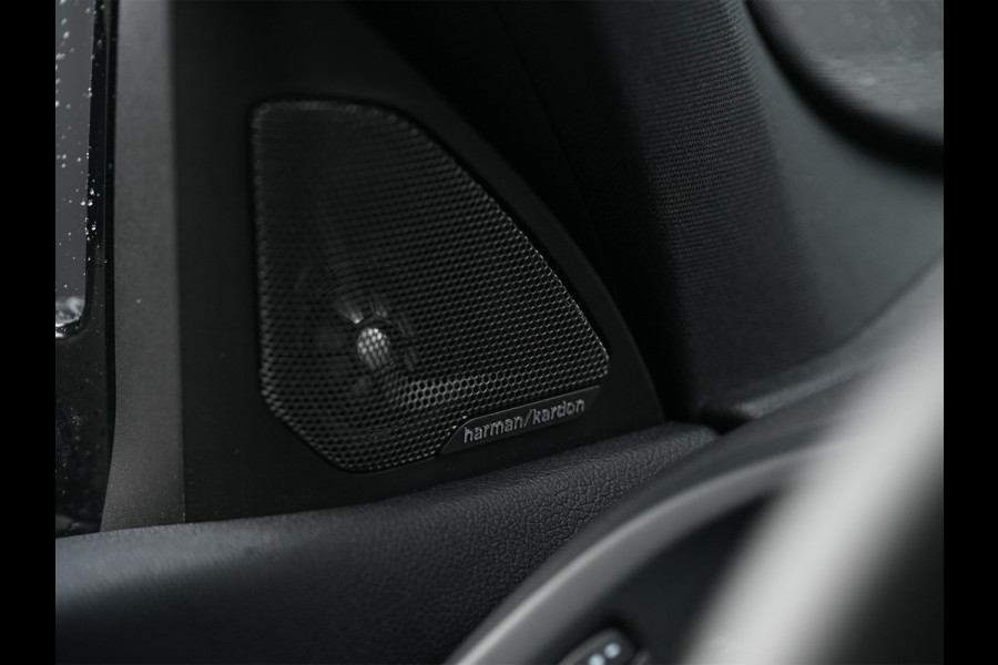 BMW 1-serie M135i xDrive High Executive · M- sport · Panoramadak · Camera · Active cruise · Harman/Kardon · Adaptive Suspension · M Sportbra