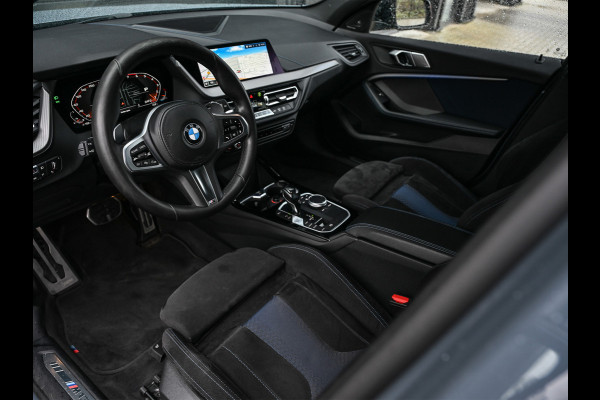 BMW 1-serie M135i xDrive High Executive · M- sport · Panoramadak · Camera · Active cruise · Harman/Kardon · Adaptive Suspension · M Sportbra
