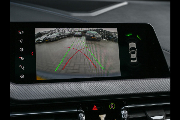 BMW 1-serie M135i xDrive High Executive · M- sport · Panoramadak · Camera · Active cruise · Harman/Kardon · Adaptive Suspension · M Sportbra