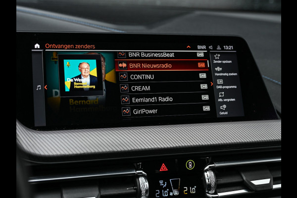 BMW 1-serie M135i xDrive High Executive · M- sport · Panoramadak · Camera · Active cruise · Harman/Kardon · Adaptive Suspension · M Sportbra