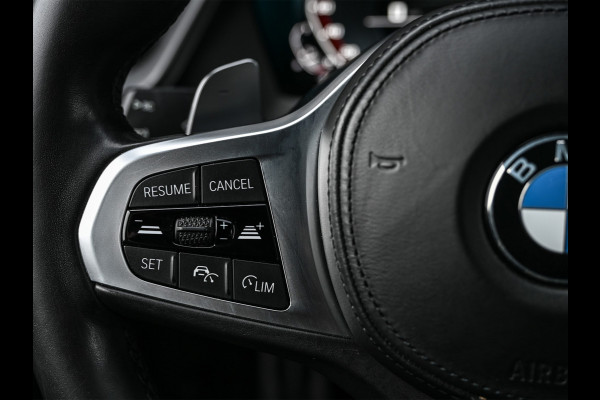 BMW 1-serie M135i xDrive High Executive · M- sport · Panoramadak · Camera · Active cruise · Harman/Kardon · Adaptive Suspension · M Sportbra