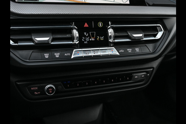 BMW 1-serie M135i xDrive High Executive · M- sport · Panoramadak · Camera · Active cruise · Harman/Kardon · Adaptive Suspension · M Sportbra