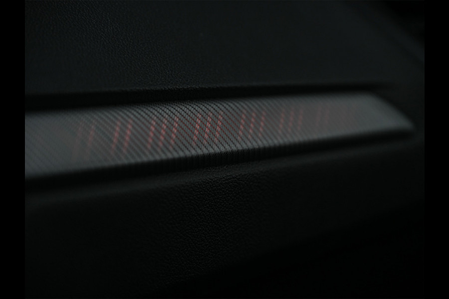 BMW 1-serie M135i xDrive High Executive · M- sport · Panoramadak · Camera · Active cruise · Harman/Kardon · Adaptive Suspension · M Sportbra