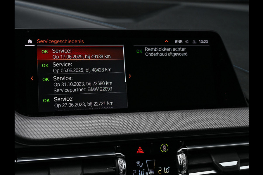 BMW 1-serie M135i xDrive High Executive · M- sport · Panoramadak · Camera · Active cruise · Harman/Kardon · Adaptive Suspension · M Sportbra