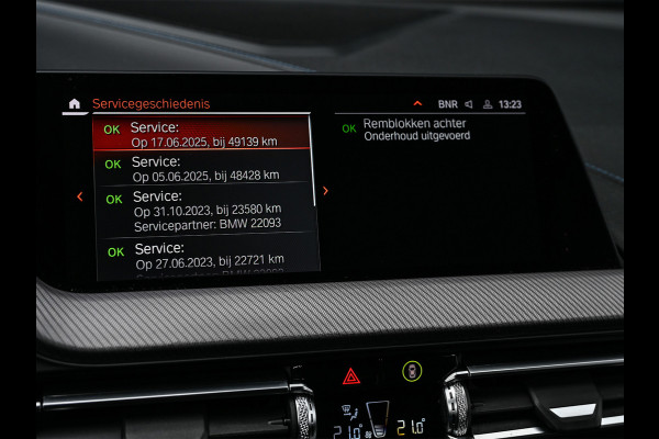 BMW 1-serie M135i xDrive High Executive · M- sport · Panoramadak · Camera · Active cruise · Harman/Kardon · Adaptive Suspension · M Sportbra