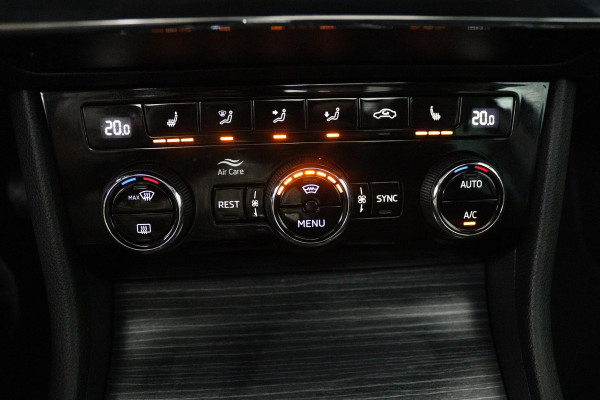 Škoda Superb Combi 1.5 TSI ACT Business Edition Plus (PANORAMADAK, STUUR-/STOELVERWARMING, CAMERA, ADAPTIVE CRUISE)