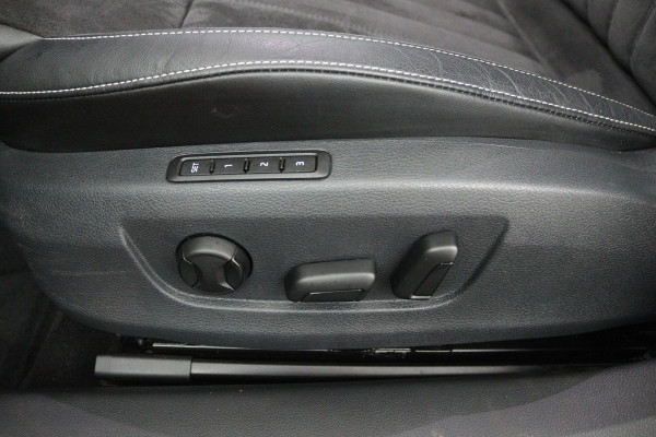Škoda Superb Combi 1.5 TSI ACT Business Edition Plus (PANORAMADAK, STUUR-/STOELVERWARMING, CAMERA, ADAPTIVE CRUISE)