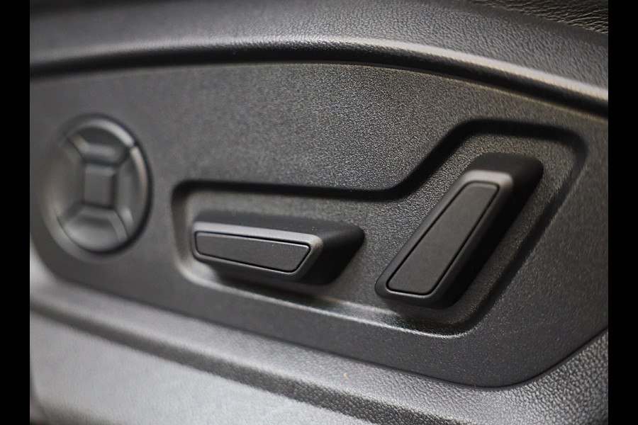 Audi Q8 55 TFSI e Quattro S Line / B & O / Camera / F1 / Cruise Control / Sfeerverlichting / Dig Cockpit / Matrix / Pdc / 23 Inch