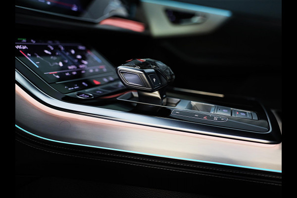 Audi Q8 55 TFSI e Quattro S Line / B & O / Camera / F1 / Cruise Control / Sfeerverlichting / Dig Cockpit / Matrix / Pdc / 23 Inch