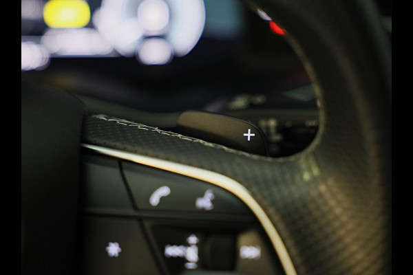 Audi Q8 55 TFSI e Quattro S Line / B & O / Camera / F1 / Cruise Control / Sfeerverlichting / Dig Cockpit / Matrix / Pdc / 23 Inch