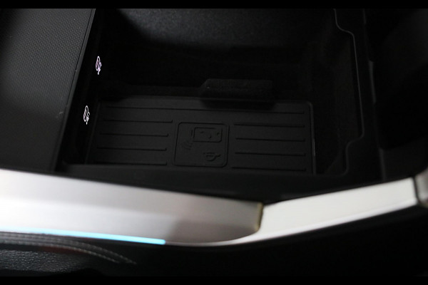 Audi Q8 55 TFSI e Quattro S Line / B & O / Camera / F1 / Cruise Control / Sfeerverlichting / Dig Cockpit / Matrix / Pdc / 23 Inch